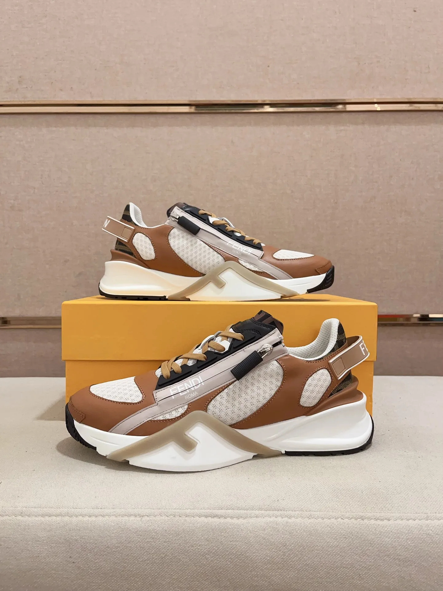 Men's shoes💰: 540💰(Higher version) [Fendi] Fendi's latest casual shoes for men! Available at counters simultaneously! A one-to-one replica of the original. Made entirely of imported top-grain calfskin, the interior is made of top-grain water-dyed cowhide, and the original factory-supplied rubber outsole. Leading new fashion concepts. Matching code: 38-44. 45 can be customized and non-returnable!